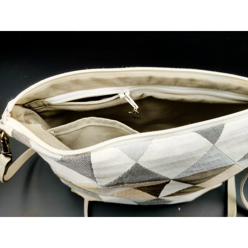 Sac bandoulière triangles taupe en tissu intérieur