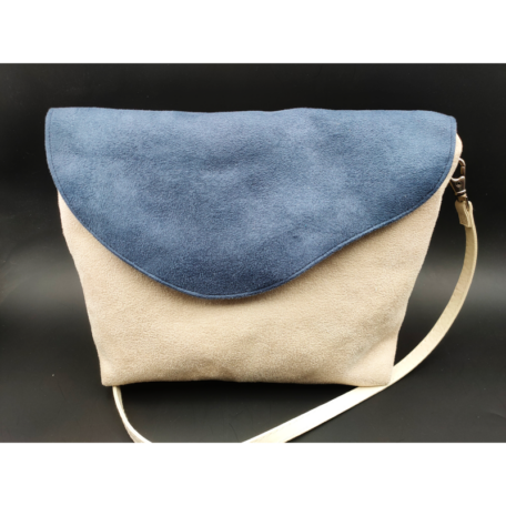 Sac bandoulière en suédine taupe et bleue, avec rabat