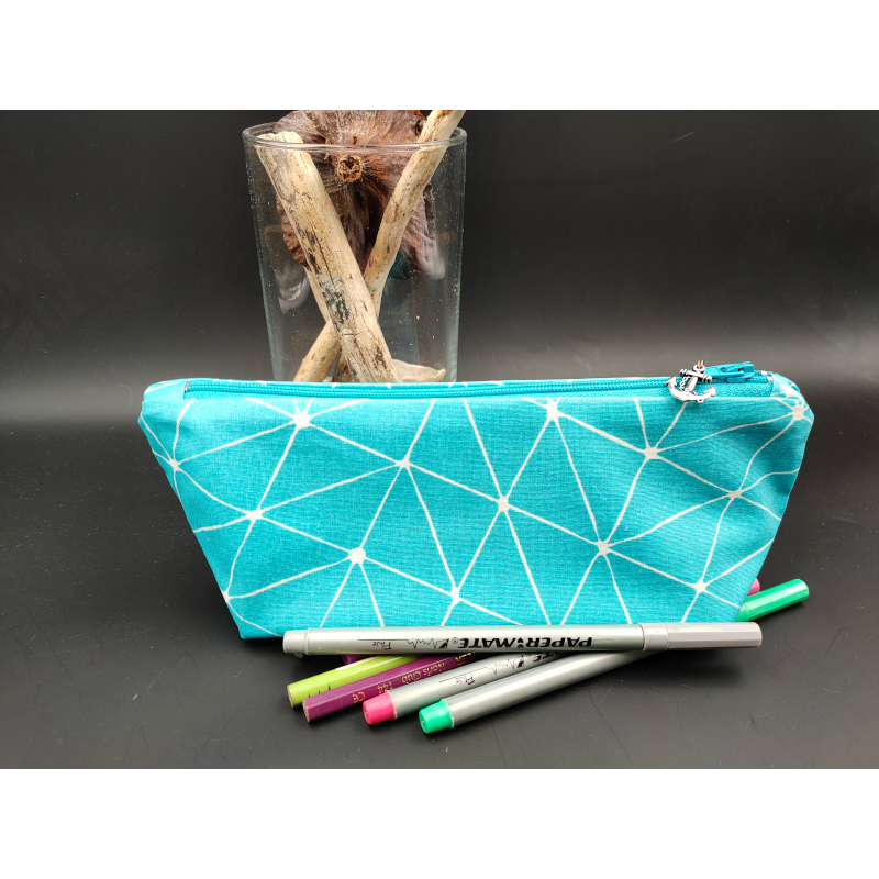 Trousse bleue traits blancs en tissu enduit imperméable Trousse bleue traits blancs en tissu enduit imperméable