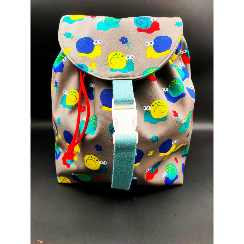 Sac a dos enfant gris escargot Sac a dos enfant gris escargot imperméable avec une poche zippée à l'intérieur, des anses réglables