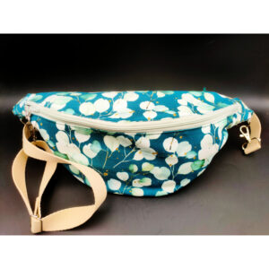 Sac banane vert eucalyptus avec bandoulière réglable et poche intérieure zippée