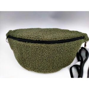 Sac banane moumoute vert kaki doublé en coton. Il comporte une poche intérieure. La bandoulière réglable est en sangle lurex noire argent blanche.